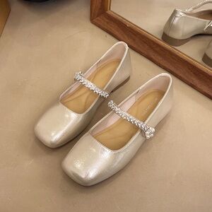 Elegant Women's Silver Flats with Rhinestone Strap